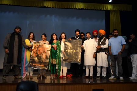 Singga Enthralls CGC Jhanjeri with a Powerful Performance and Inspirational Message